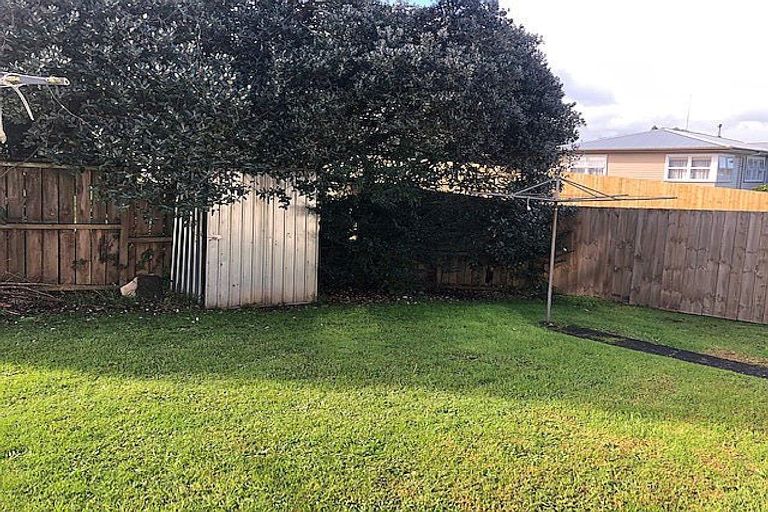 Photo of property in 2/2 Halberg Street, Glenfield, Auckland, 0629