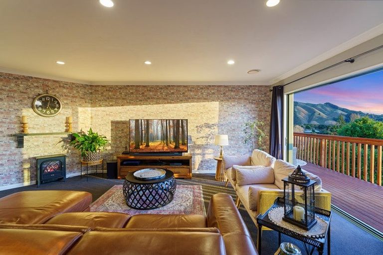 Photo of property in 56 Kakariki Grove, Waikanae, 5036