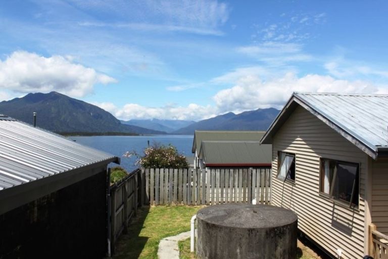 Photo of property in 2 Koe Street, Moana, 7872