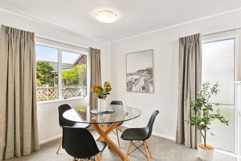 Photo of property in 6 Macalister Place, Miramar, Wellington, 6022