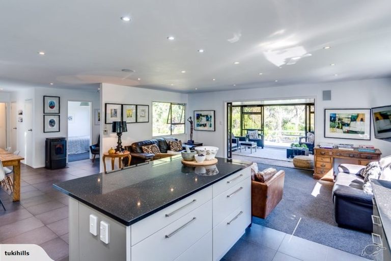 Photo of property in 135 Tauroa Road, Havelock North, 4130