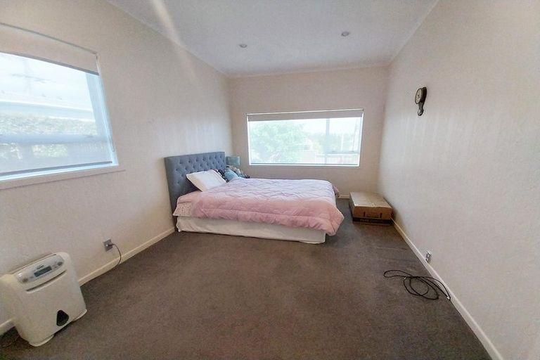 Photo of property in 2/65 Castor Bay Road, Castor Bay, Auckland, 0620