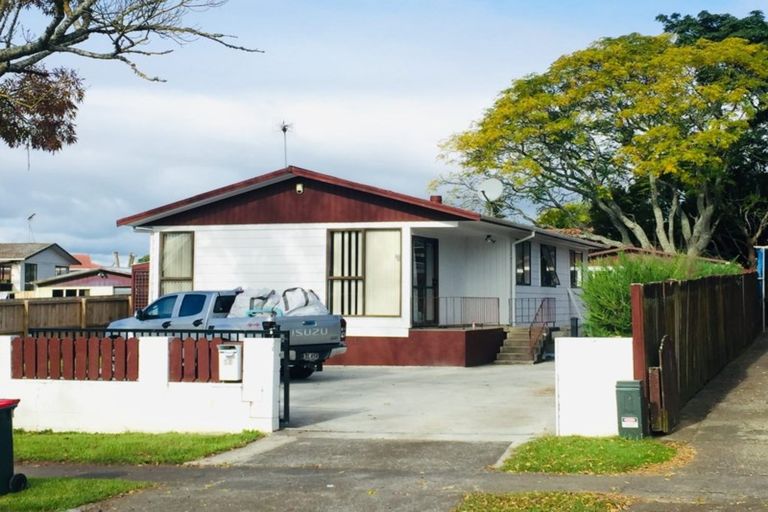 Photo of property in 13 Caringbah Drive, Papatoetoe, Auckland, 2025