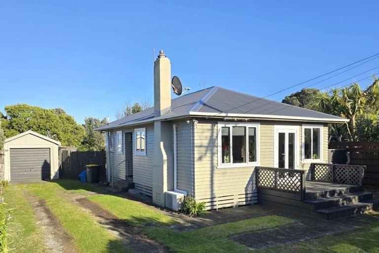 Photo of property in 39 Paritutu Road, Spotswood, New Plymouth, 4310