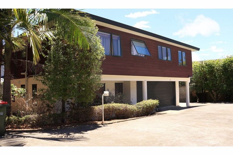 Photo of property in 2/5 Anne Road, Hillcrest, Auckland, 0627