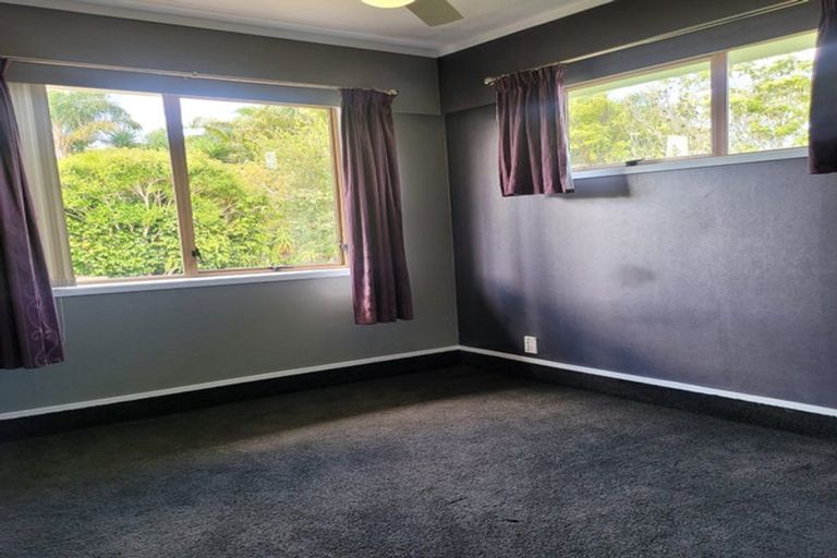 Photo of property in 18 Reynella Drive, Massey, Auckland, 0614