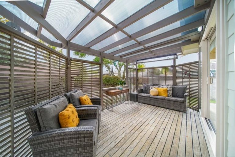 Photo of property in 1/36 Darren Crescent, Half Moon Bay, Auckland, 2012