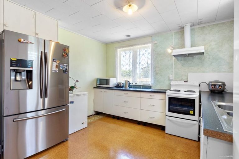 Photo of property in 605 Glenfield Road, Totara Vale, Auckland, 0629