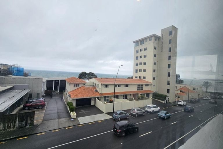Photo of property in Devonport Apartments, 38/127 Saint Aubyn Street, New Plymouth, 4310