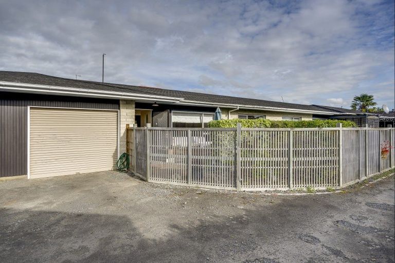 Photo of property in 2/512 Fitzroy Avenue, Hastings, 4122