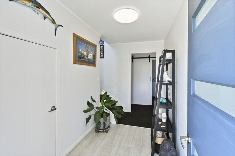 Photo of property in 13 Bertram Road, Kawakawa Bay, Papakura, 2585