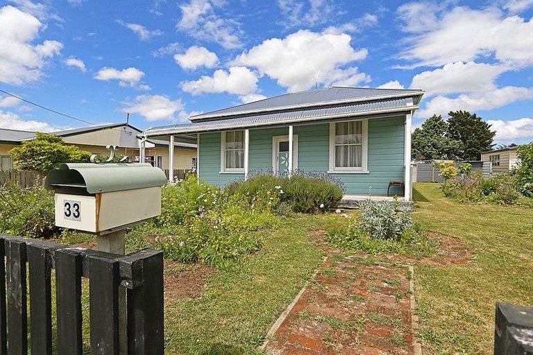 Photo of property in 33 Tayler Street, Eltham, 4322