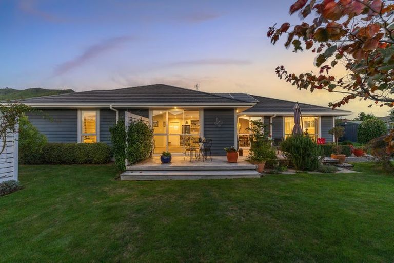 Photo of property in 27 Waipunahau Road, Waikanae, 5036