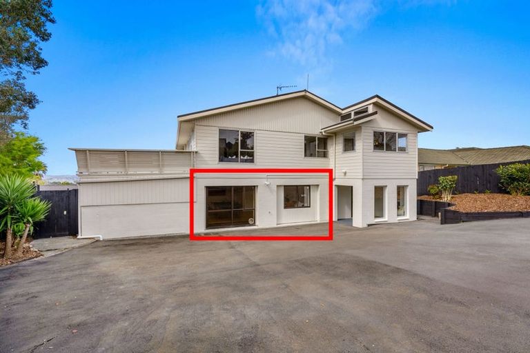 Photo of property in 8 Widmore Drive, Massey, Auckland, 0614