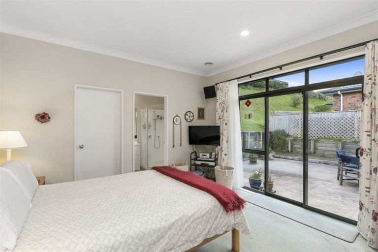 Photo of property in 73 Amesbury Drive, Churton Park, Wellington, 6037