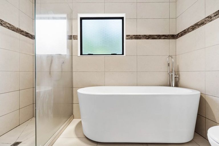 Photo of property in 3/32 Tree View Avenue, Glenfield, Auckland, 0629