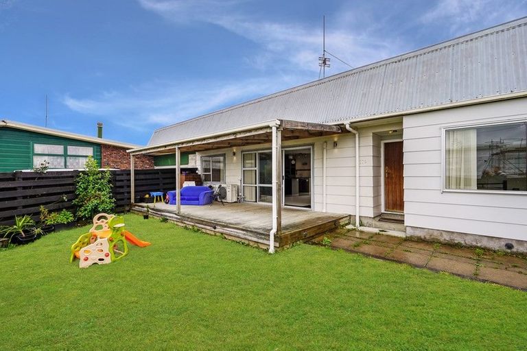 Photo of property in 1/17a Tawa Road, Te Atatu Peninsula, Auckland, 0610