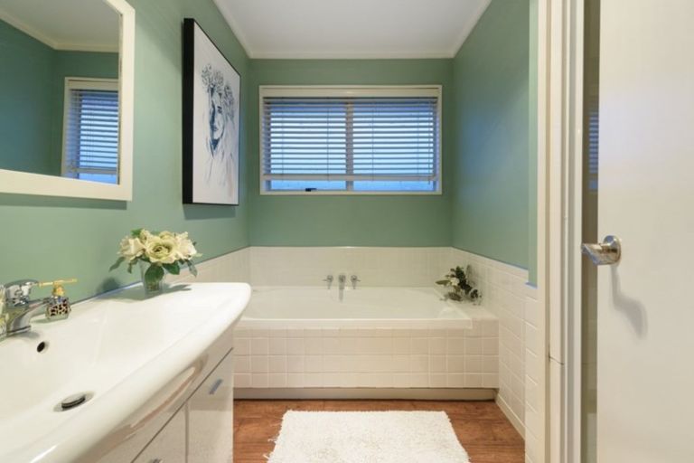 Photo of property in 31 Dunton Drive, Welcome Bay, Tauranga, 3112