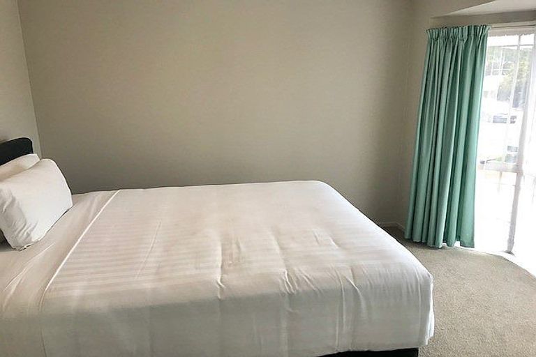 Photo of property in 35 Vanderbilt Parade, Albany, Auckland, 0632