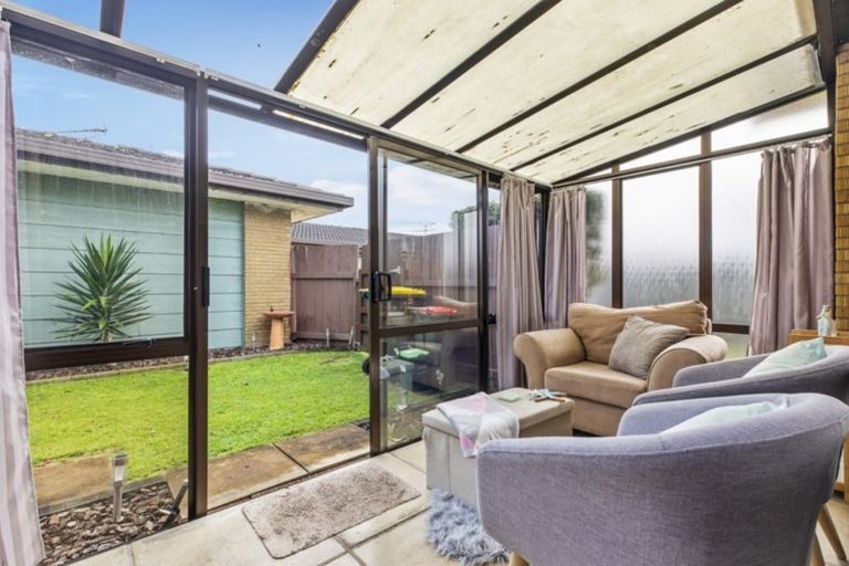 Photo of property in 1/2 Short Street, Papakura, 2110