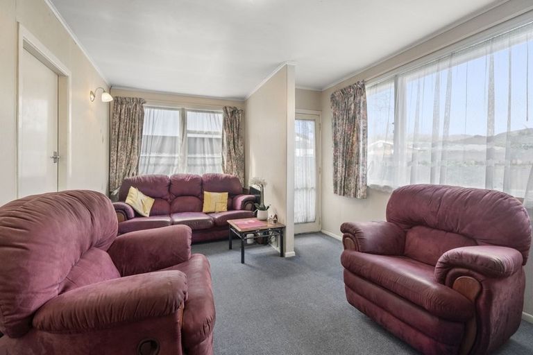 Photo of property in 2/95 Clouston Park Road, Clouston Park, Upper Hutt, 5018