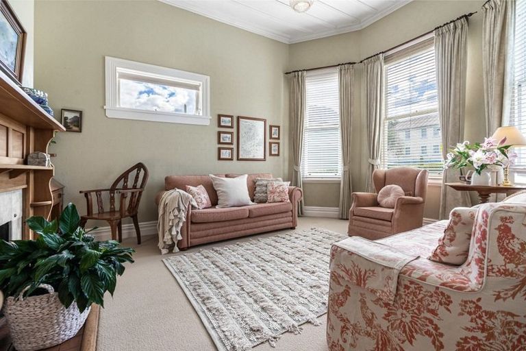 Photo of property in 125 Vauxhall Road, Narrow Neck, Auckland, 0624