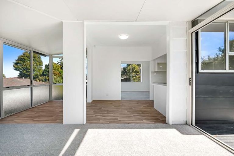 Photo of property in 24 Leaver Place, Weymouth, Auckland, 2103