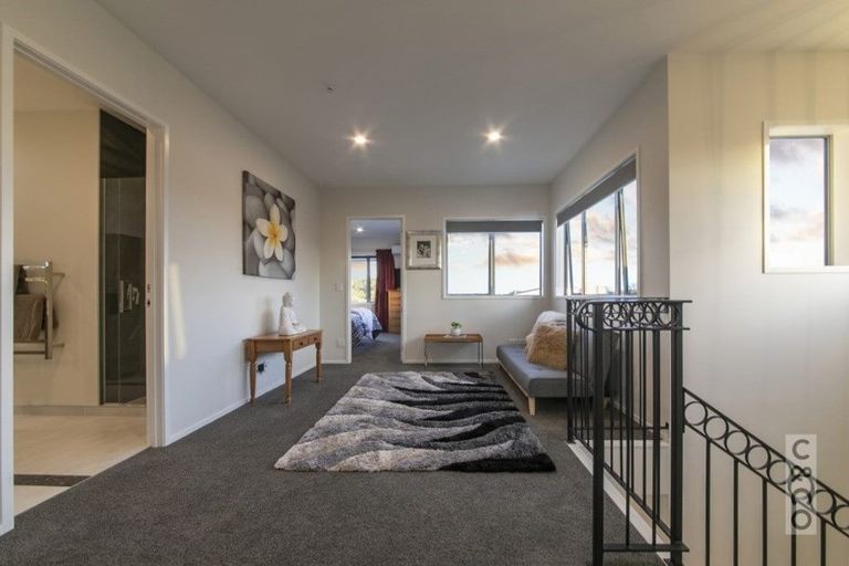 Photo of property in 1 Tauwaka Crescent, Riverhead, 0820