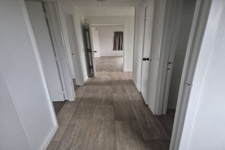 Photo of property in 1/26 Compass Place, Te Atatu Peninsula, Auckland, 0610