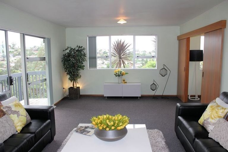 Photo of property in 1/20 Theban Place, Totara Vale, Auckland, 0629