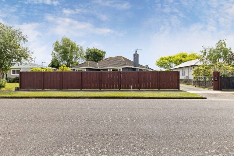 Photo of property in 19 Battersea Place, Roslyn, Palmerston North, 4414