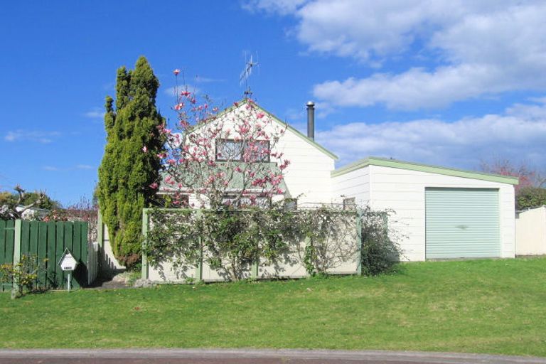 Photo of property in 106 Everitt Crescent, Whangamata, 3620