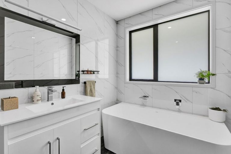 Photo of property in 3 Frederick Place, Whalers Gate, New Plymouth, 4310