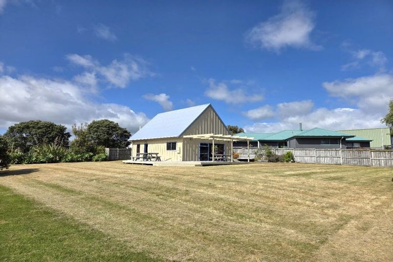 Photo of property in 135 Kowhai Avenue, Matarangi, Whitianga, 3592