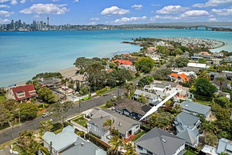 Photo of property in 24 Norwood Road, Bayswater, Auckland, 0622