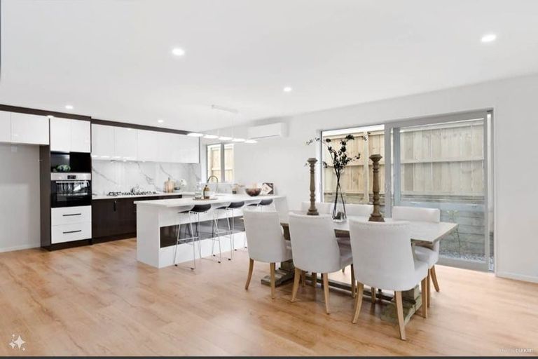 Photo of property in 513d West Coast Road, Glen Eden, Auckland, 0602