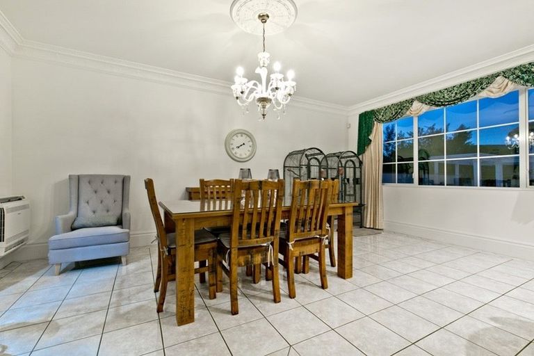 Photo of property in 18 Mansion Court, West Harbour, Auckland, 0618