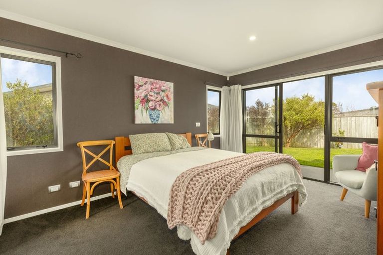 Photo of property in 18 Pearson Place, Paraparaumu, 5032