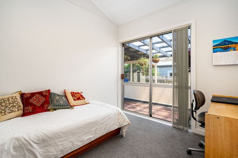 Photo of property in 76 Bayview Road, Paremata, Porirua, 5024