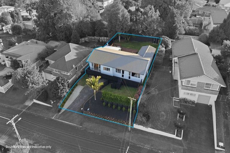 Photo of property in 6 Brouder Place, Hillpark, Auckland, 2102