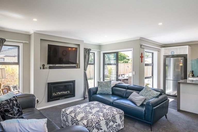 Photo of property in 37a Tiromoana Road, Raumati South, Paraparaumu, 5032