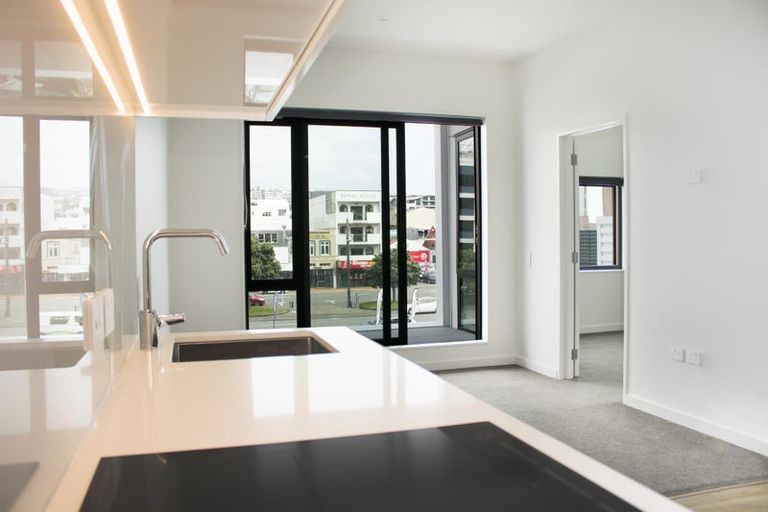 Photo of property in 4/16 Home Street, Mount Victoria, Wellington, 6011