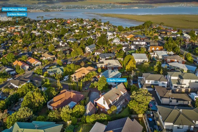 Photo of property in 7 Kerlin Crescent, West Harbour, Auckland, 0618