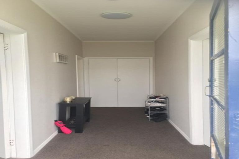 Photo of property in 6 Paisley Terrace, Karori, Wellington, 6012