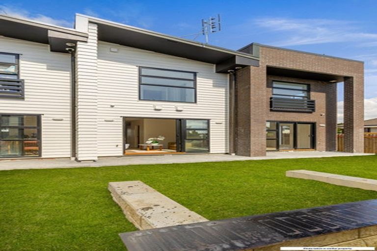 Photo of property in 54 Rauemi Way, Te Atatu South, Auckland, 0610