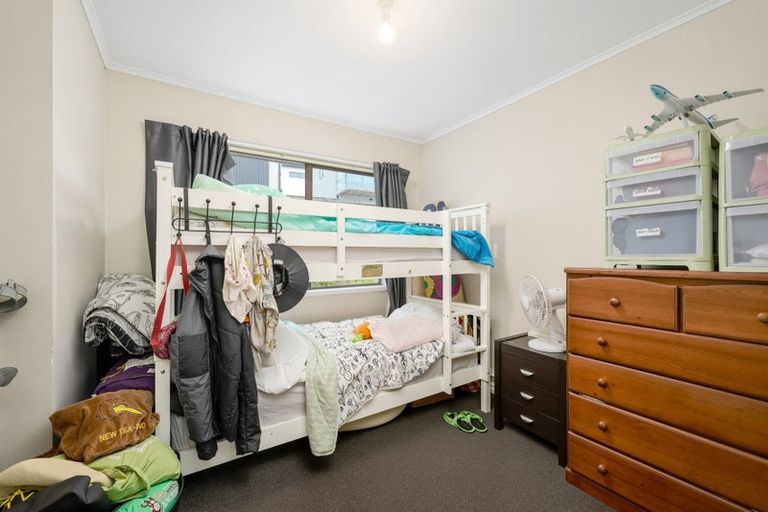 Photo of property in 1 Cedar Heights Avenue, Massey, Auckland, 0614
