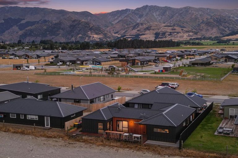 Photo of property in 175 Burdon Loop, Lake Hawea, 9382