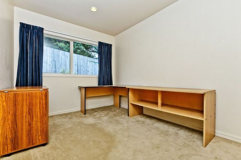 Photo of property in 37 Lorikeet Place, Unsworth Heights, Auckland, 0632