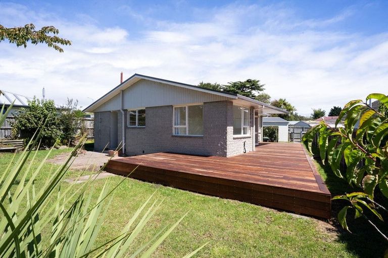 Photo of property in 22 Besant Place, Avondale, Christchurch, 8061