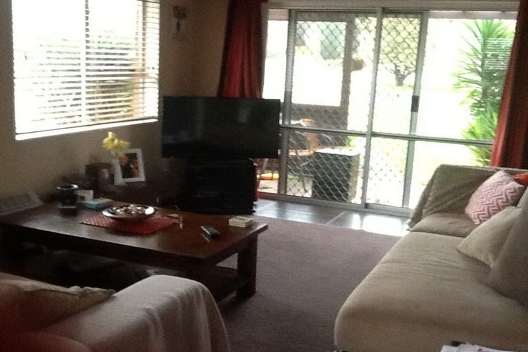 Photo of property in 1/6 Sunshine Place, Papakura, 2110